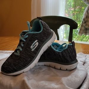 Sketches Air-Cooled Memory Foam women's size 6